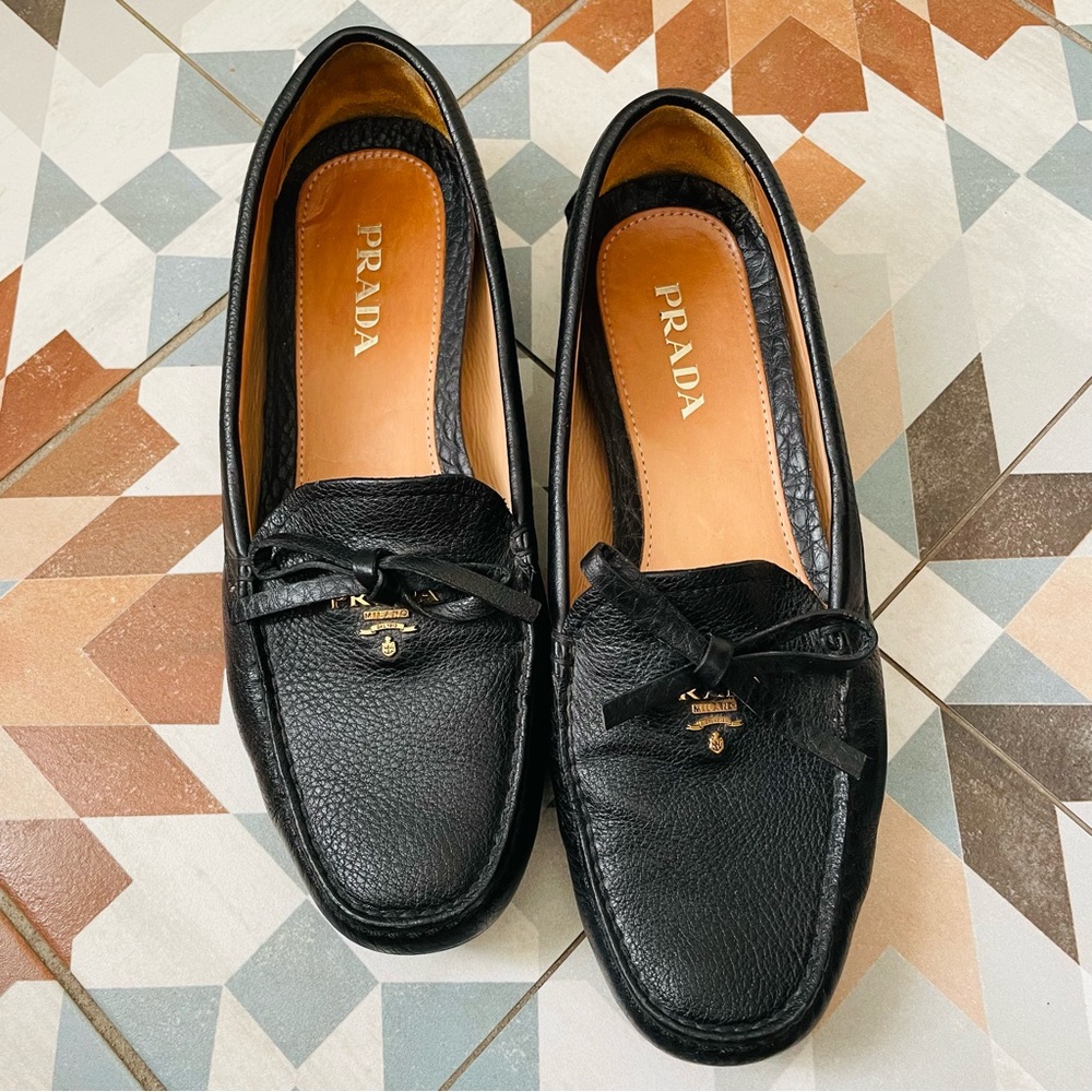 Prada // Women’s Black Leather Driving Loafer with Gold Logo Detail, Sz Eu 38.5